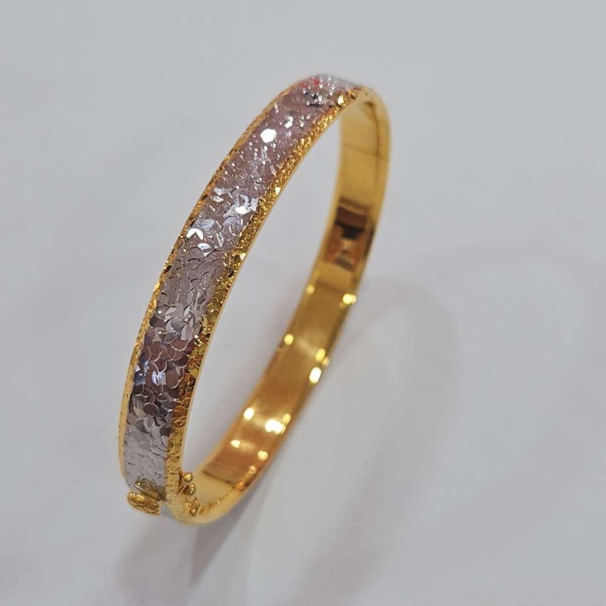 22k / 916 Gold Shimmer Cutting Bangle Elegant 2 tone - Best Gold Shop 22k gold 22k gold bracelet 916 gold Bracelets