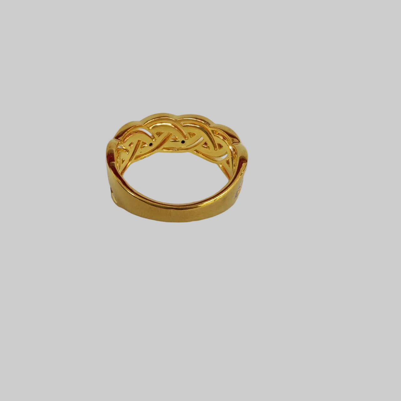 Braided 916 gold lightweight ring showing the rear and inner band