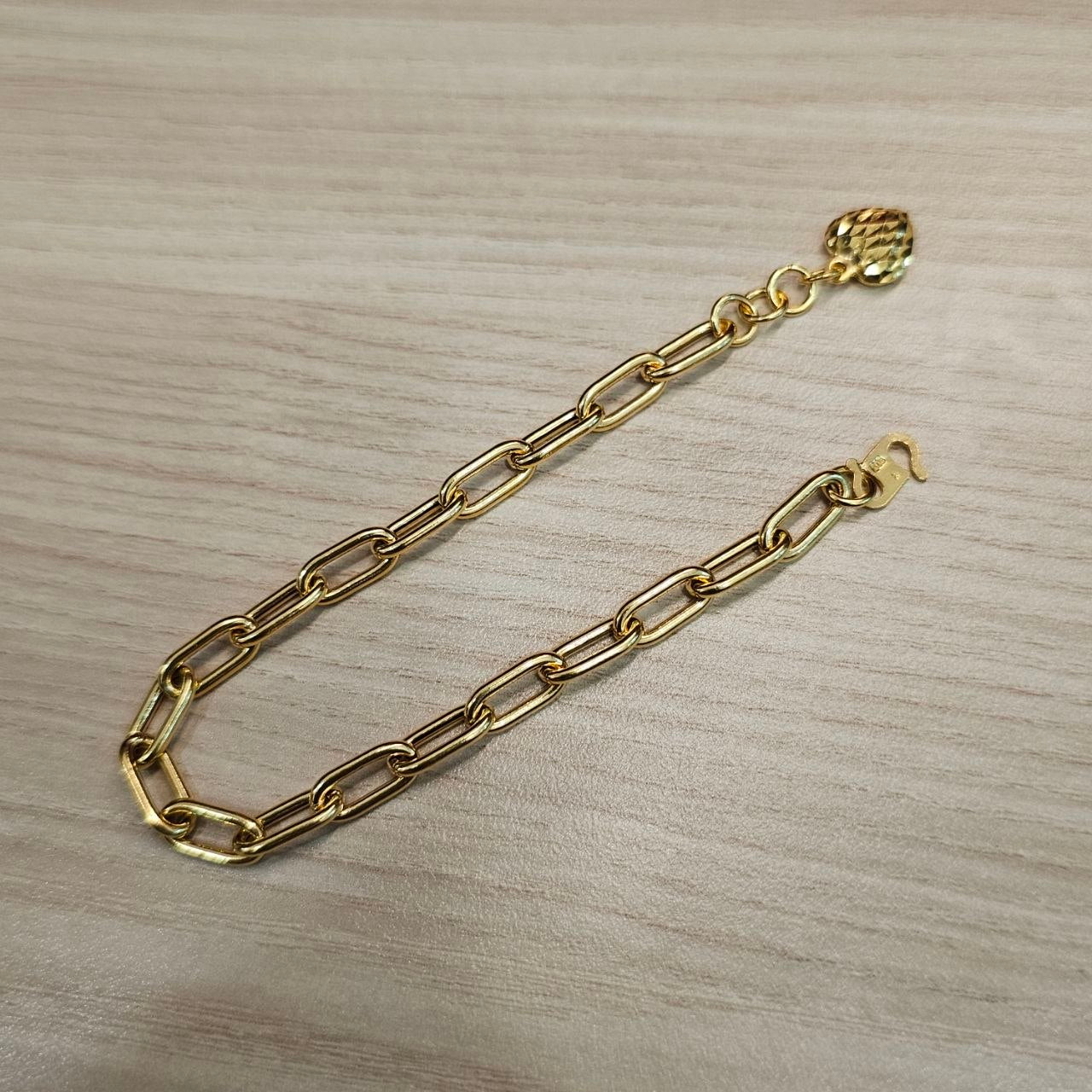 916 Gold Clip Link Bracelet with Dangling Heart