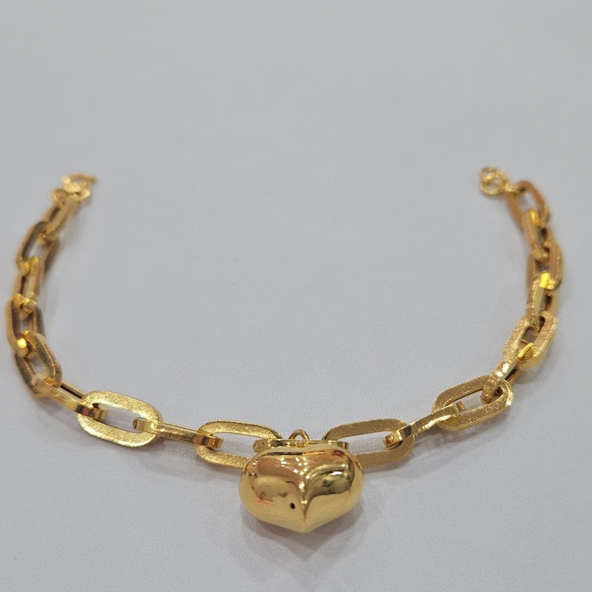 22k / 916 Gold Anchor Link Dangling Heart Bracelet, Light and Bold - Best Gold Shop 22k gold 22k gold bracelet 916 gold Bracelets