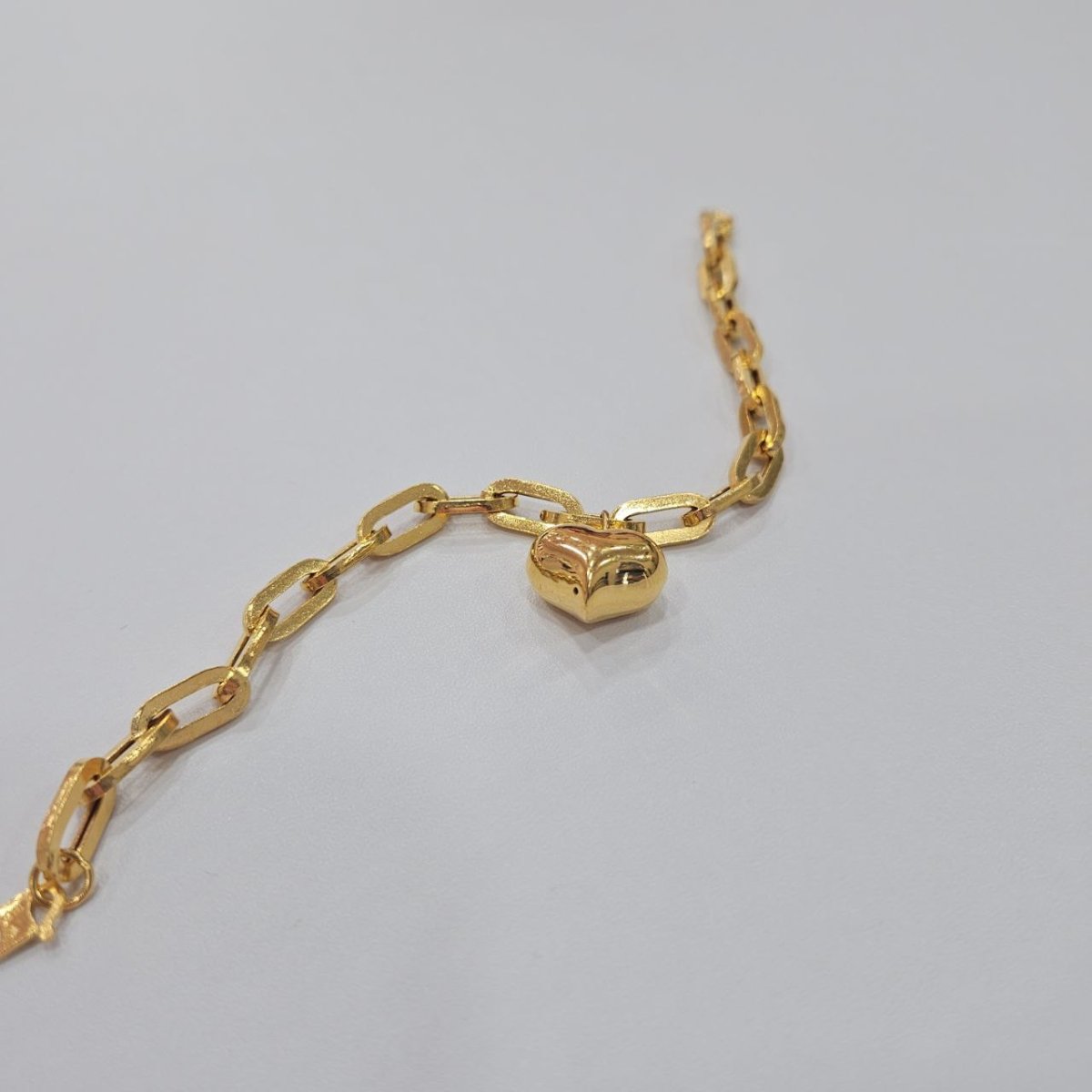 22k / 916 Gold Anchor Link Dangling Heart Bracelet, Light and Bold - Best Gold Shop 22k gold 22k gold bracelet 916 gold Bracelets