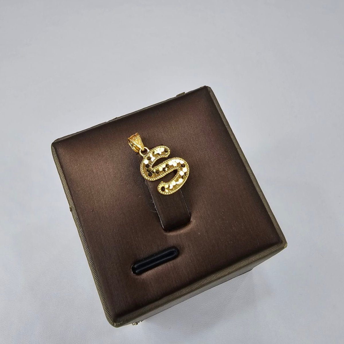 22k / 916 Gold Crush Alphabets Pendants - 22k gold 22k gold pendant 916 gold Charms & Pendants