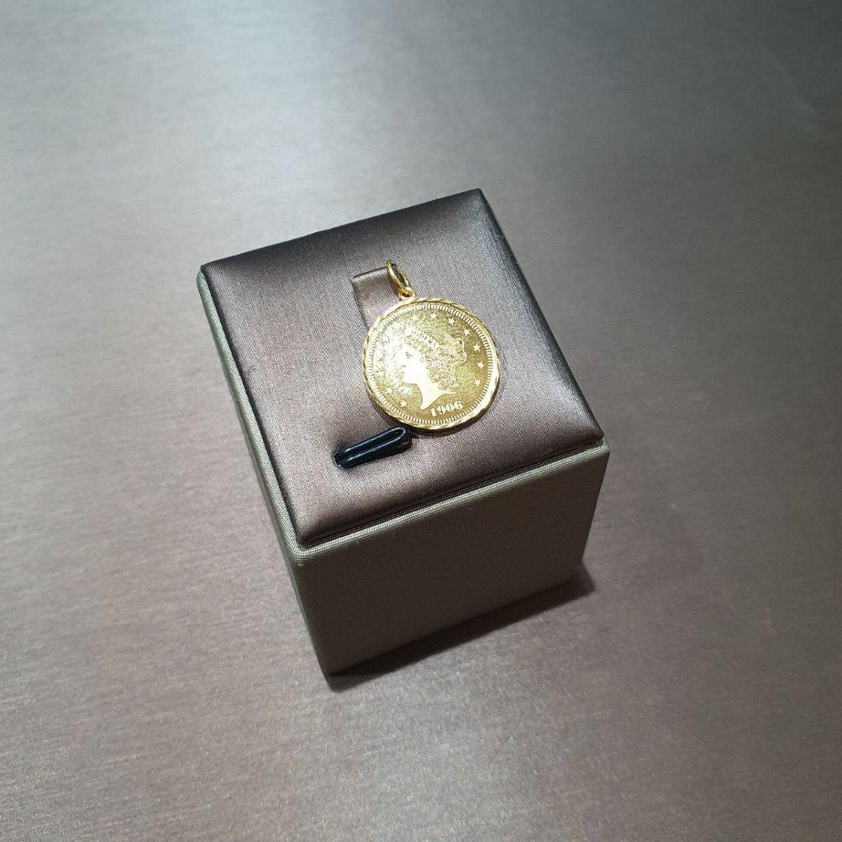 22k / 916 gold Queen Elizabeth Coin pendant - Best Gold Shop 22k gold 22k gold pendant 916 gold Charms & Pendants