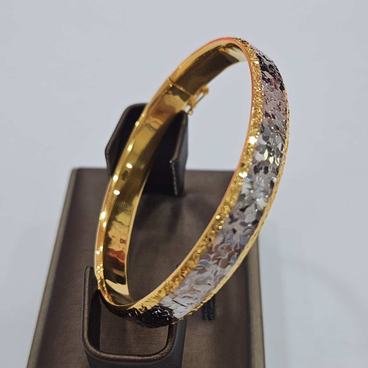 22k / 916 Gold Shimmer Cutting Bangle Elegant 2 tone - Best Gold Shop 22k gold 22k gold bracelet 916 gold Bracelets