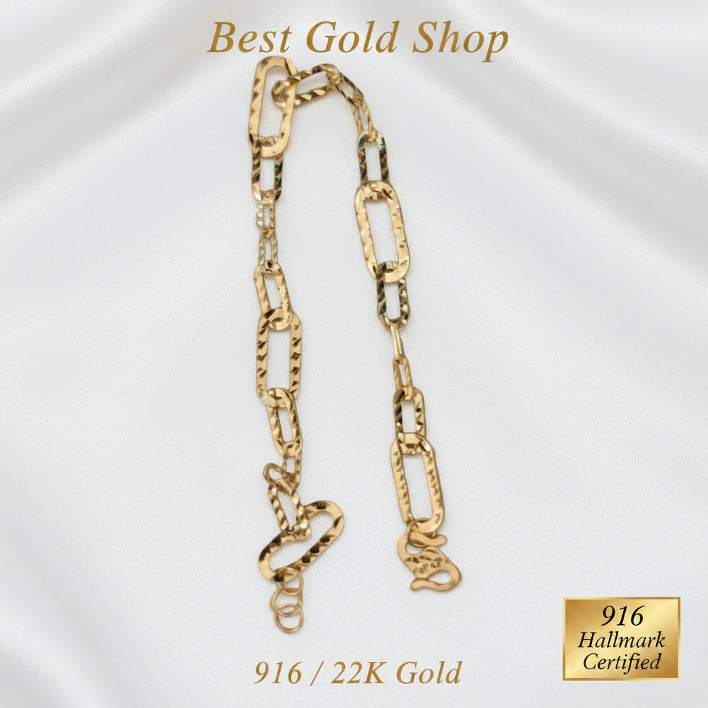 Detailed view of polished 22K Gold diamond-cut fancy bracelet links.
