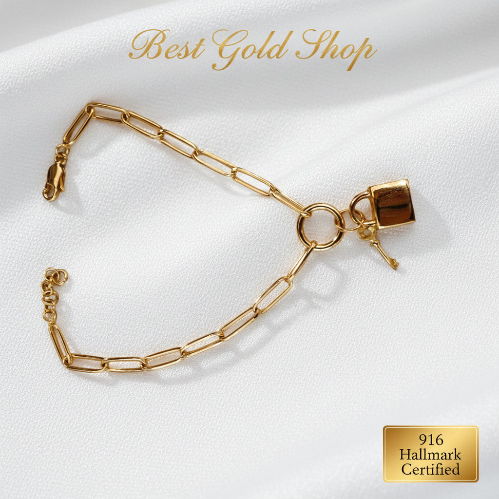 Detailed view of polished 22K Gold paperclip bracelet links.
