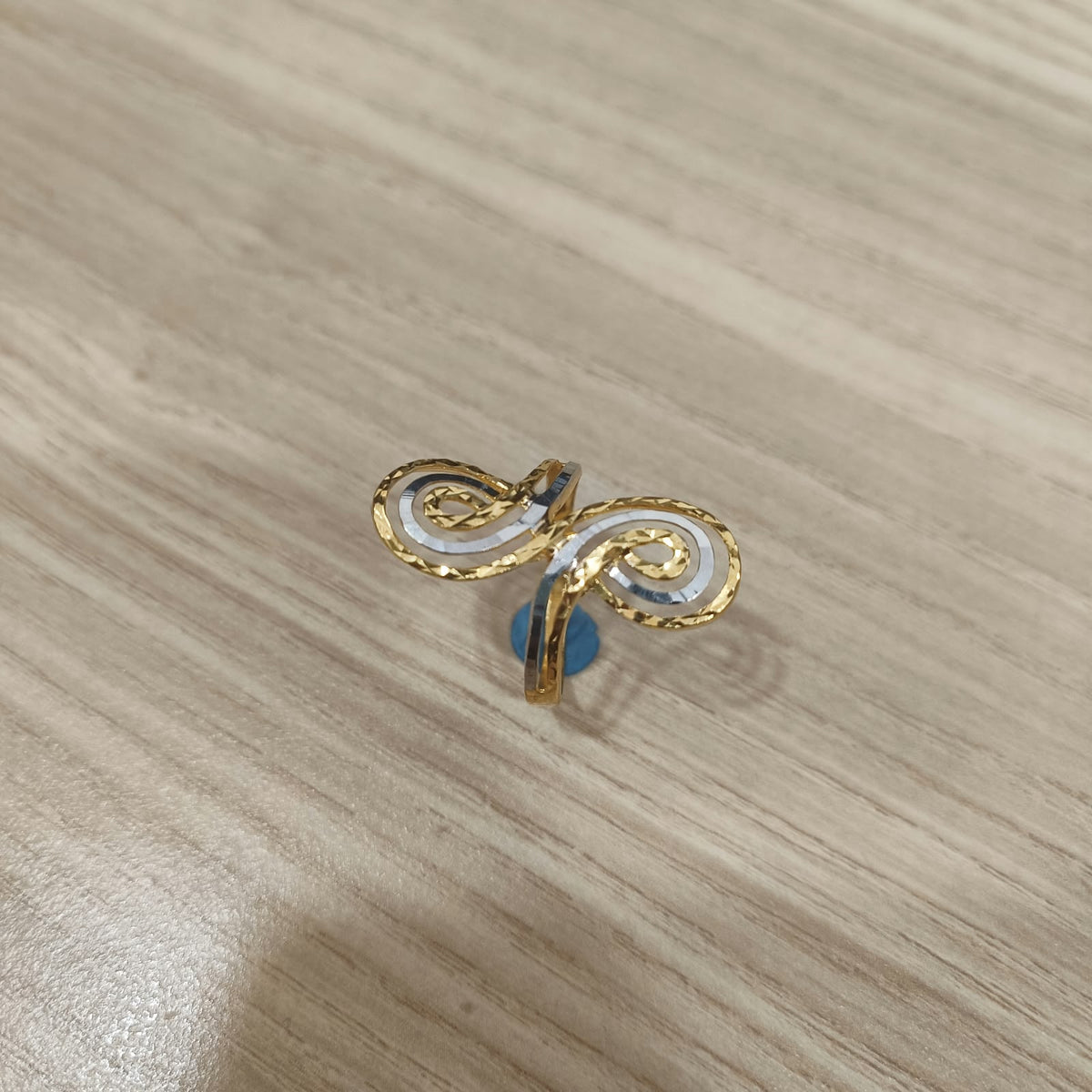 916 Gold Two-Tone Swirl Ring | Elegant 22K Gold Design