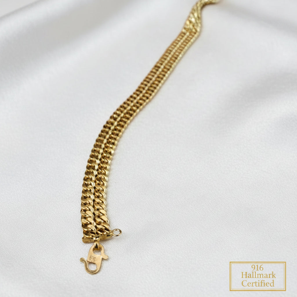 Close-up of clasp on 916 Gold Double Cowboy chain bracelet.