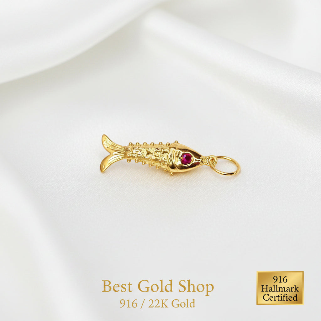 916 gold fighting fish pendant with detailed polished finish