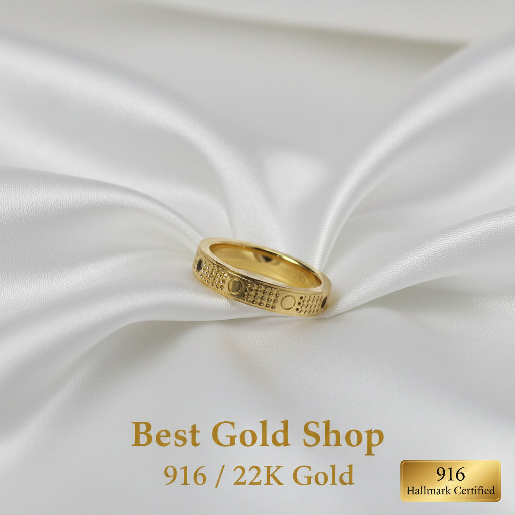 916 gold hollow diamond-pattern band ring front view