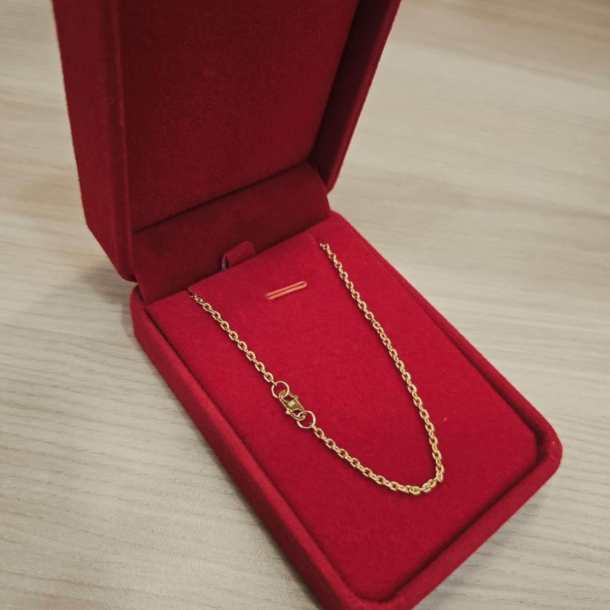 916 gold Wan Zi necklace with linked chain design