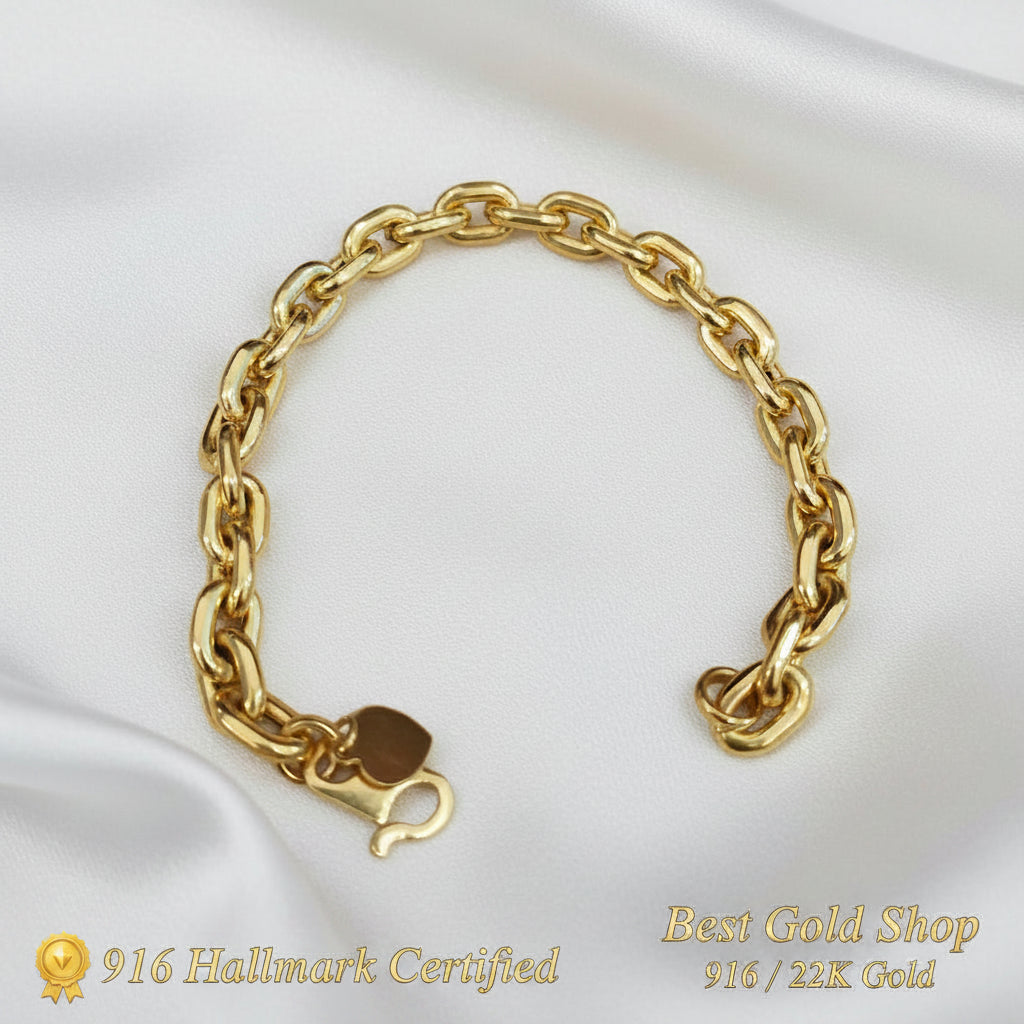 Close-up of polished 916 gold hollow Wanzi bracelet links
