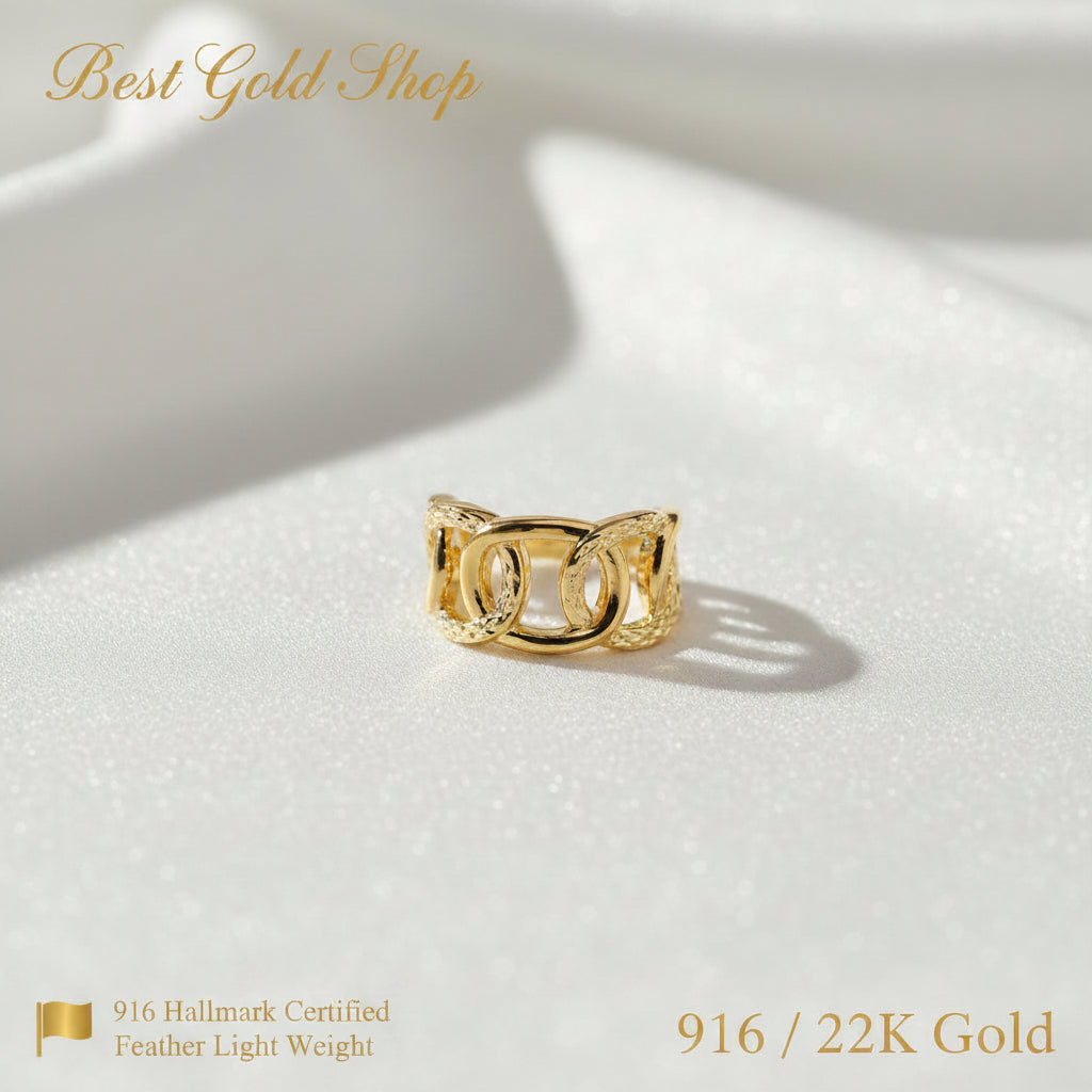 916 gold interlock design ring with polished feather-light band