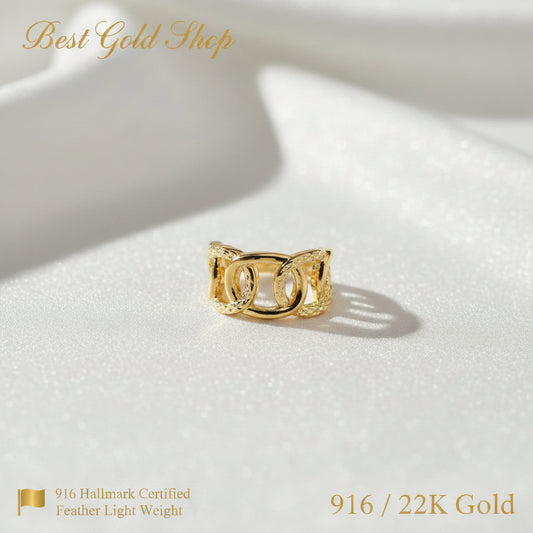 916 gold interlock design ring with polished feather-light band