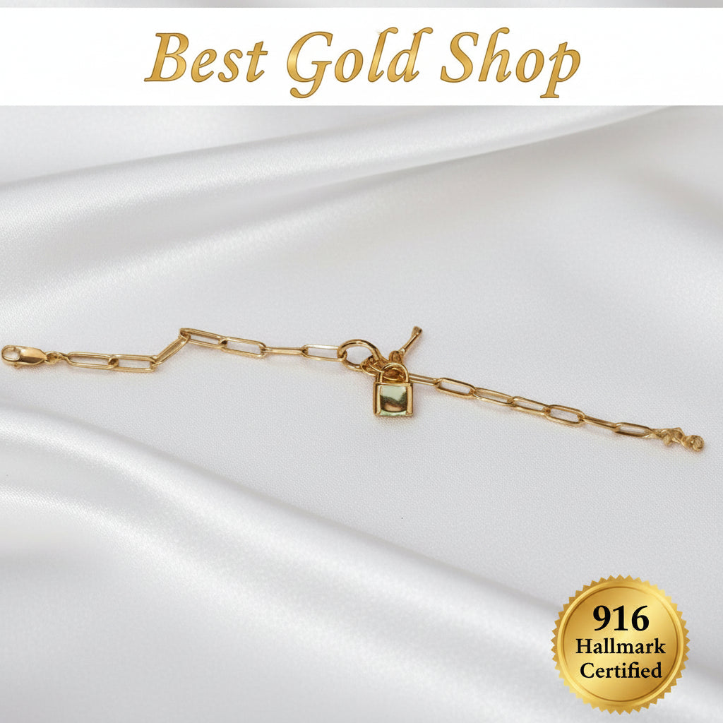 Adjustable 17.5–19cm 916 Gold Lock & Key Paperclip bracelet.