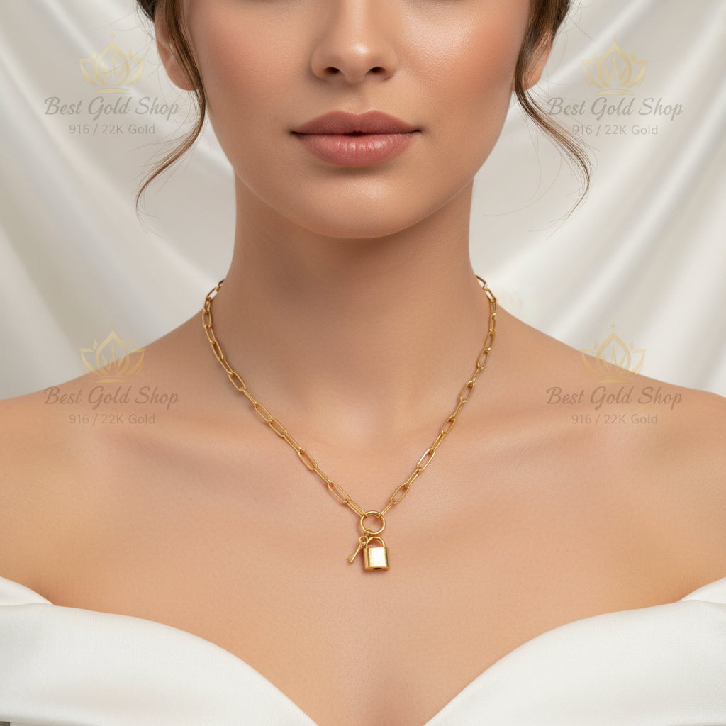 Full-length view of adjustable 38–41cm 916 Gold Paperclip necklace.