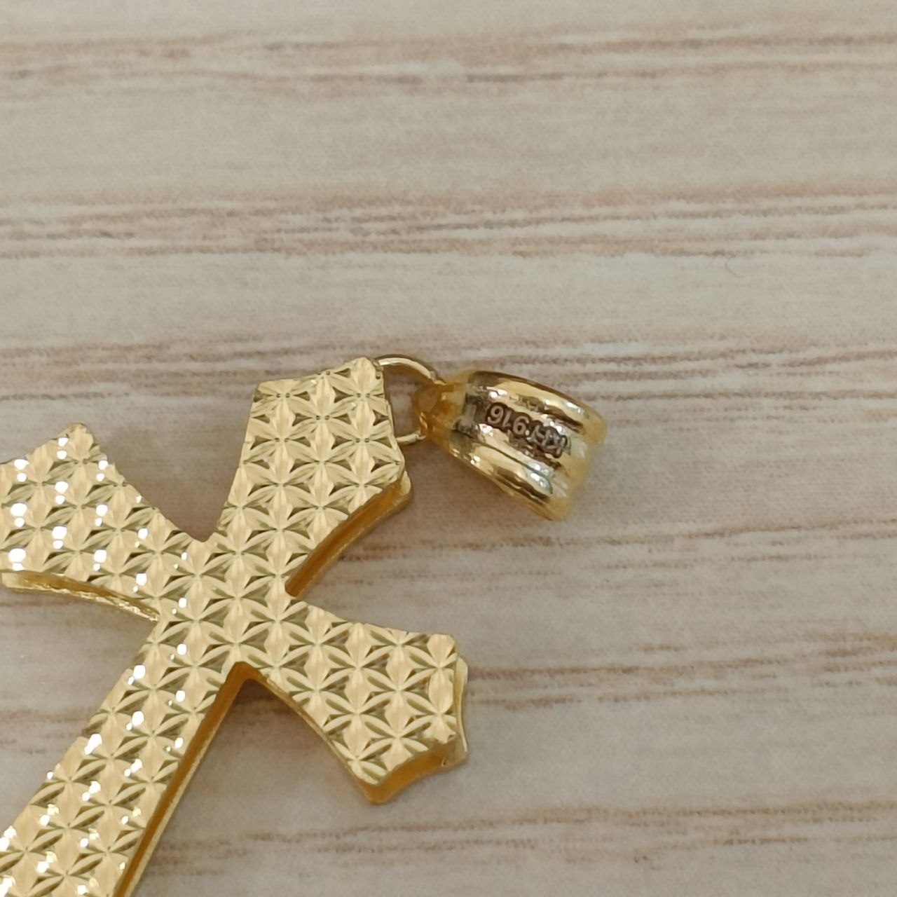 916 gold cross pendant hallmark and faceted detail