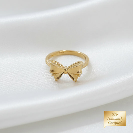 Front view of 916 gold ribbon bow ring