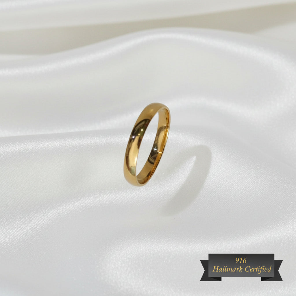 Side view of 916 gold slim plain polished band ring