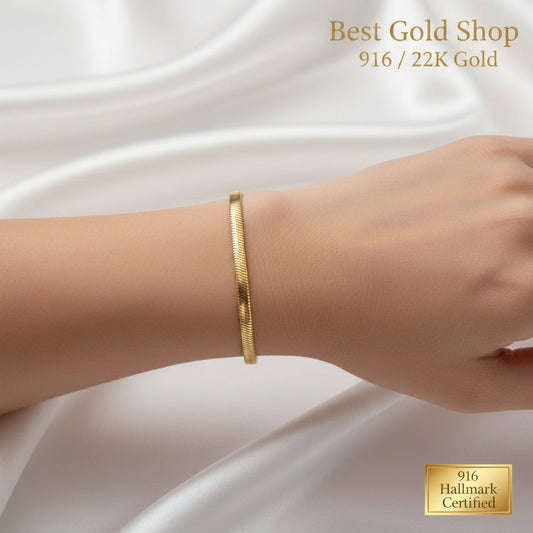 Close-up of 916 gold snake bracelet flexible chain links