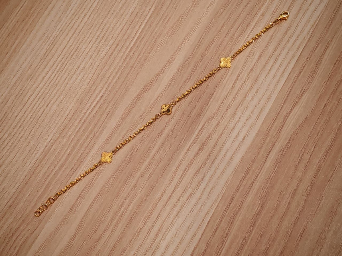 916 Gold Sunflower Motif Bracelet full adjustable design