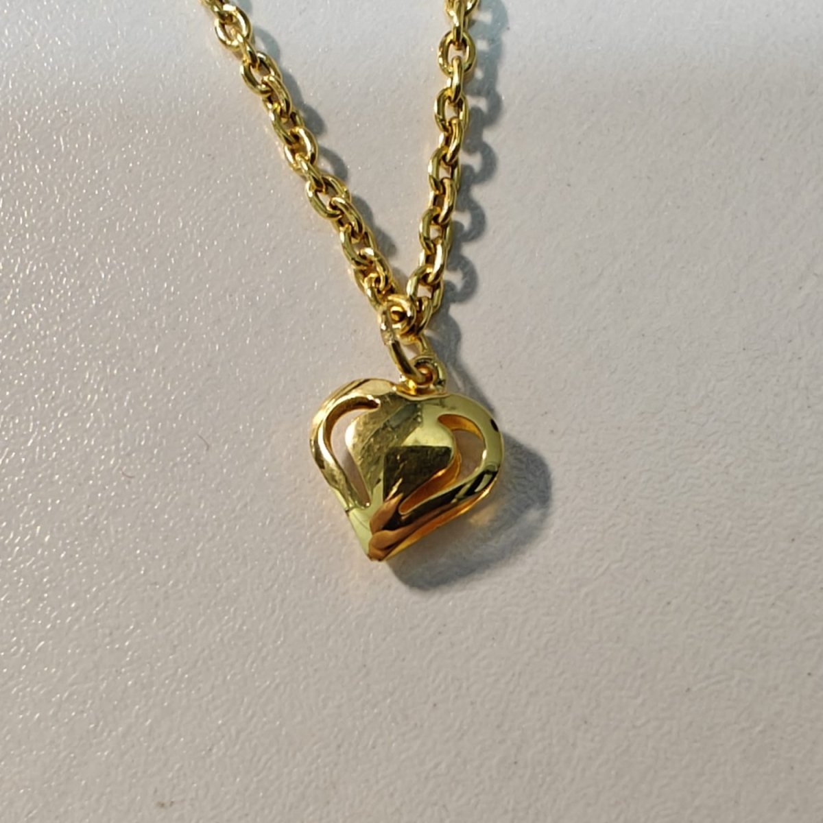 916 Gold Wan Zi Dangling Heart Bracelet Slim elegant designBraceletsBest Gold Shop