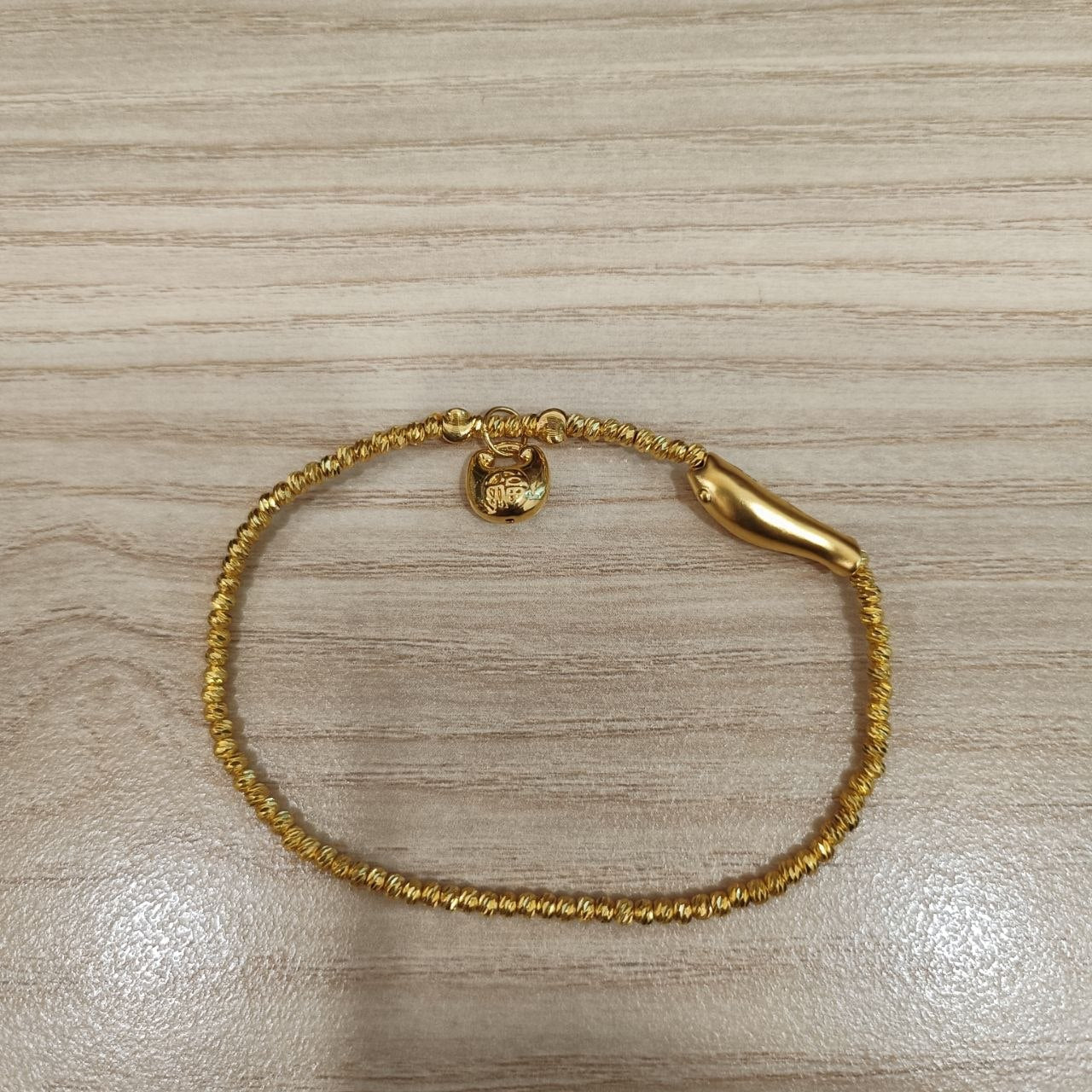 999 gold Fu bag bracelet with fish clasp and twisted beads - full view
