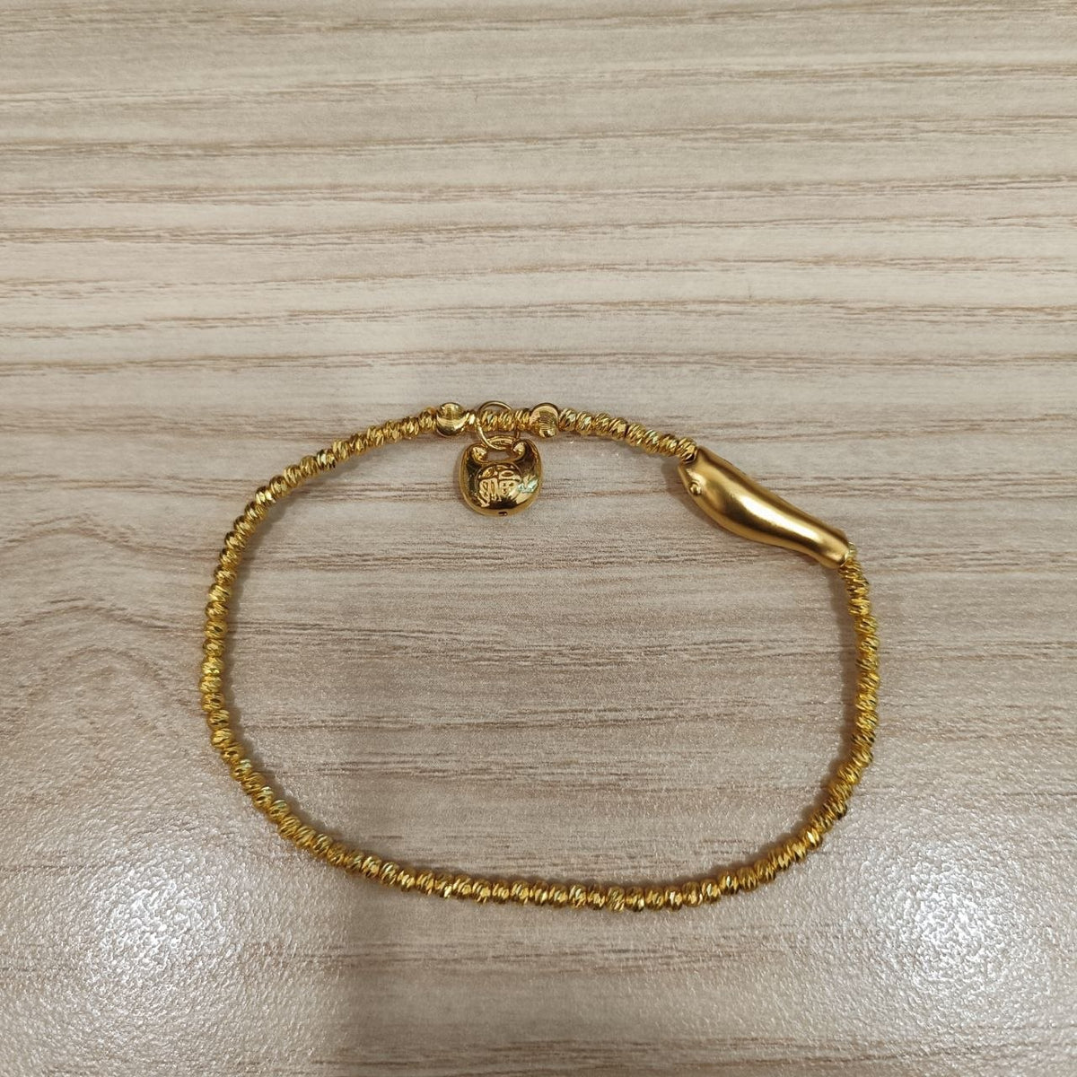 999 gold Fu bag bracelet with fish clasp and twisted beads - full view