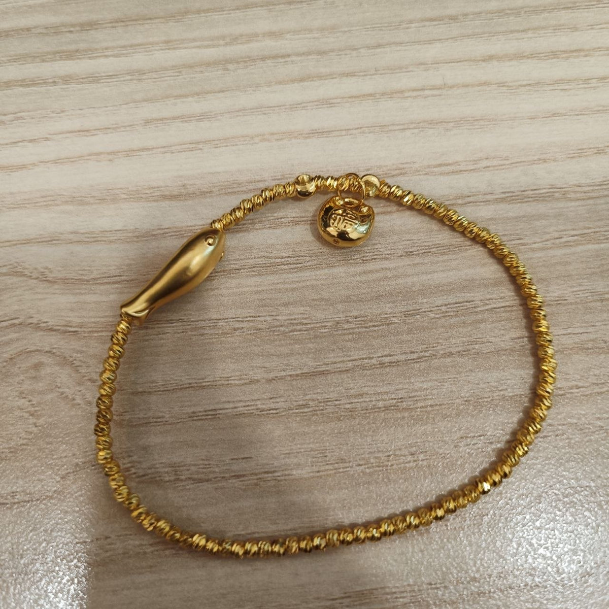 999 gold Fu bag bracelet with fish clasp and twisted beads - alternate view