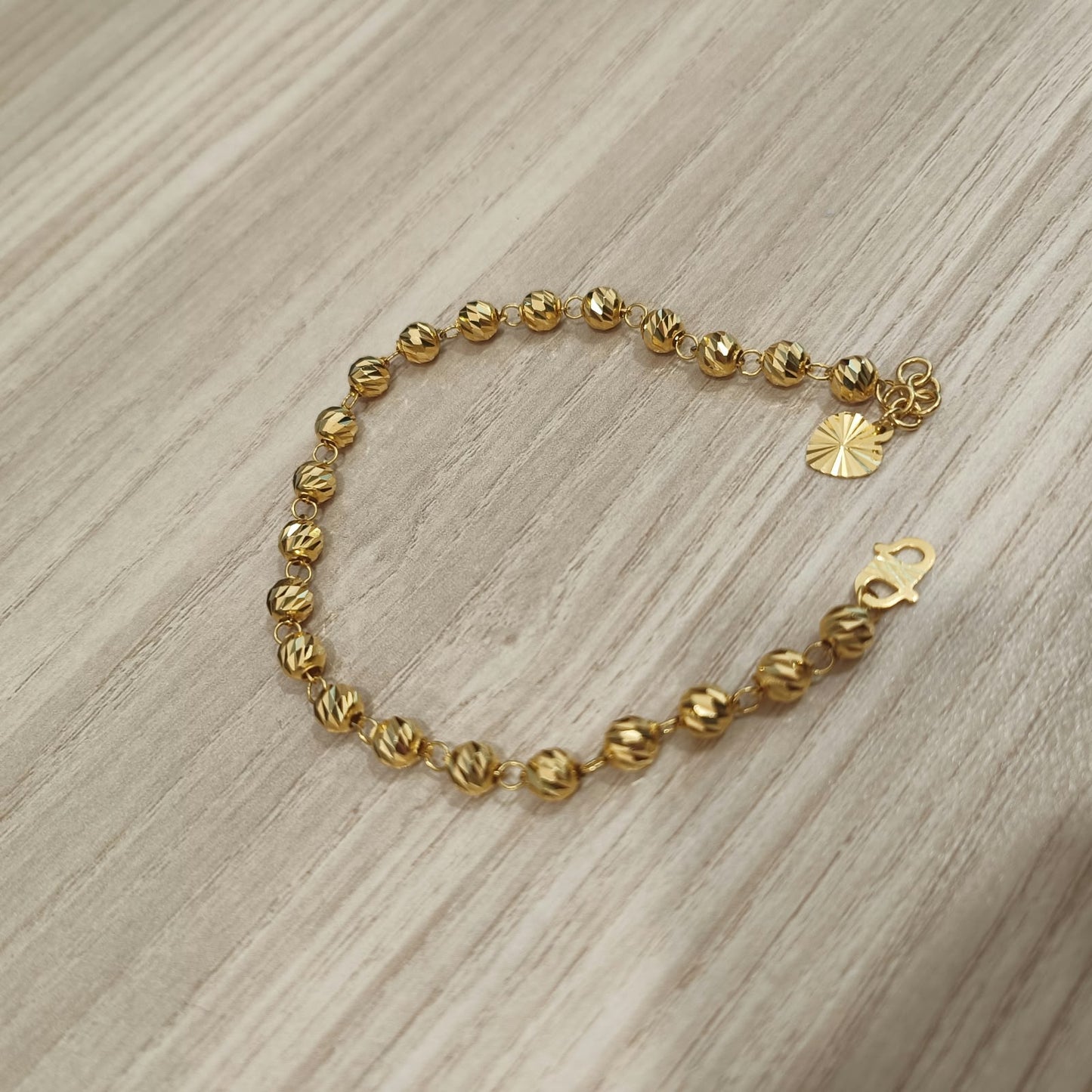 916 Gold Diamond-Cut Ball Bracelet – 18–19cm