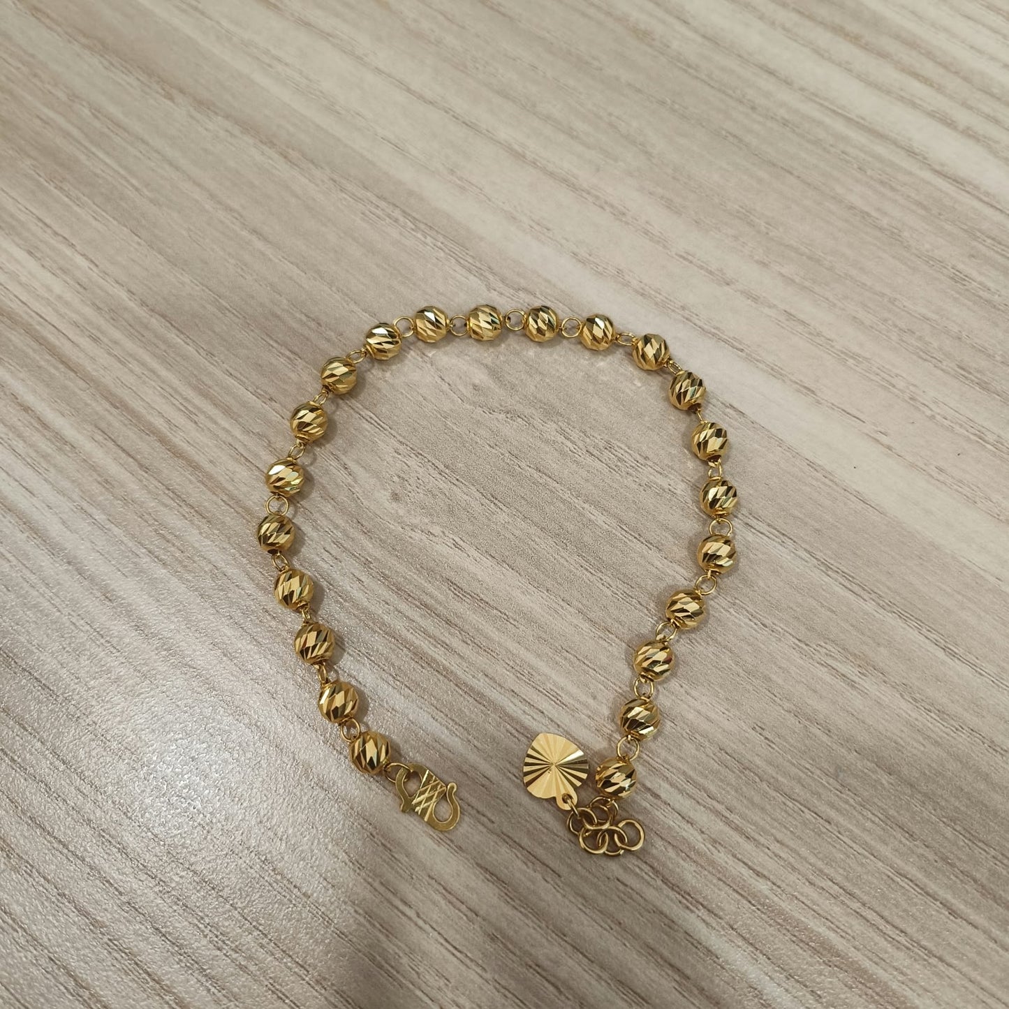 916 Gold Diamond-Cut Ball Bracelet – 18–19cm