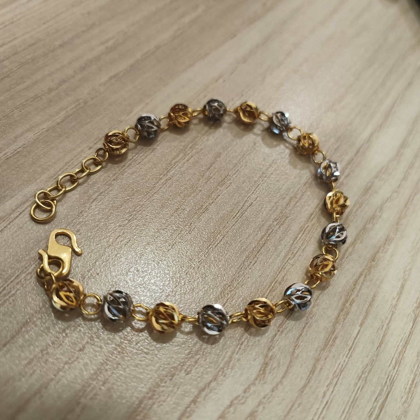 916 Gold Two-Tone Faceted Ball Bracelet – 18.5cm