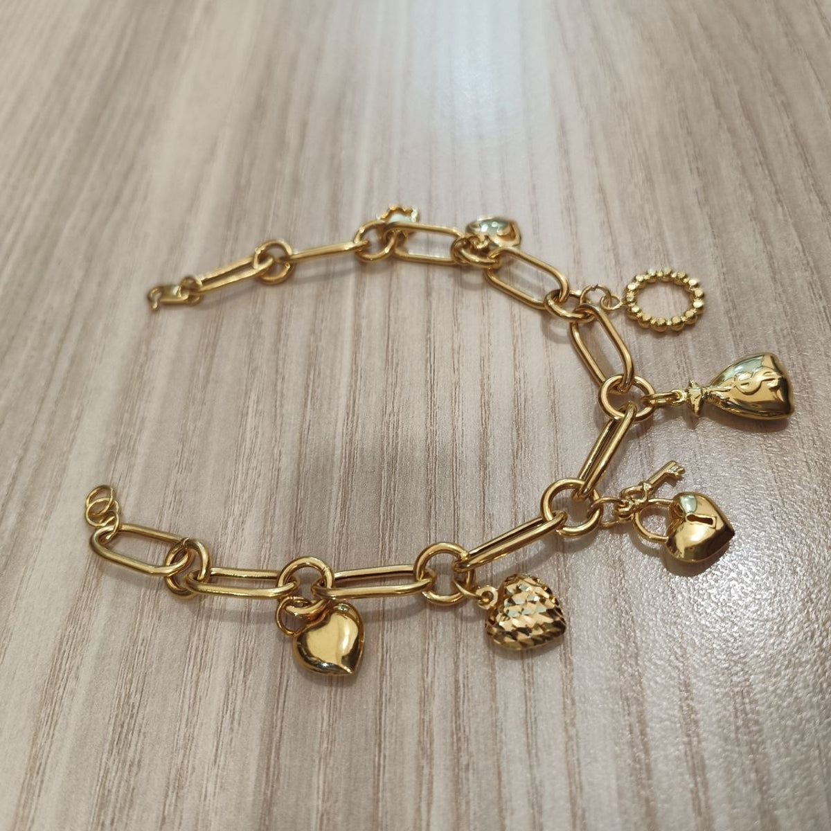 916 gold anchor bracelet with dangling charms, BR26765
