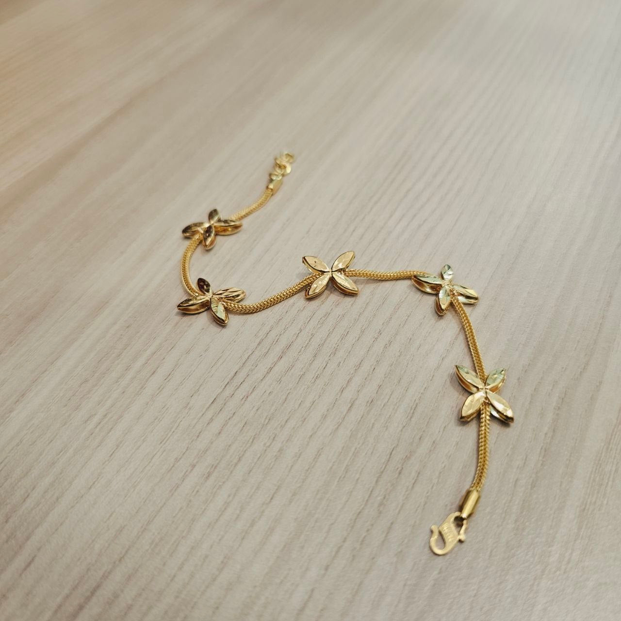 916 Gold 5 Flower Design Bracelet Two Tone