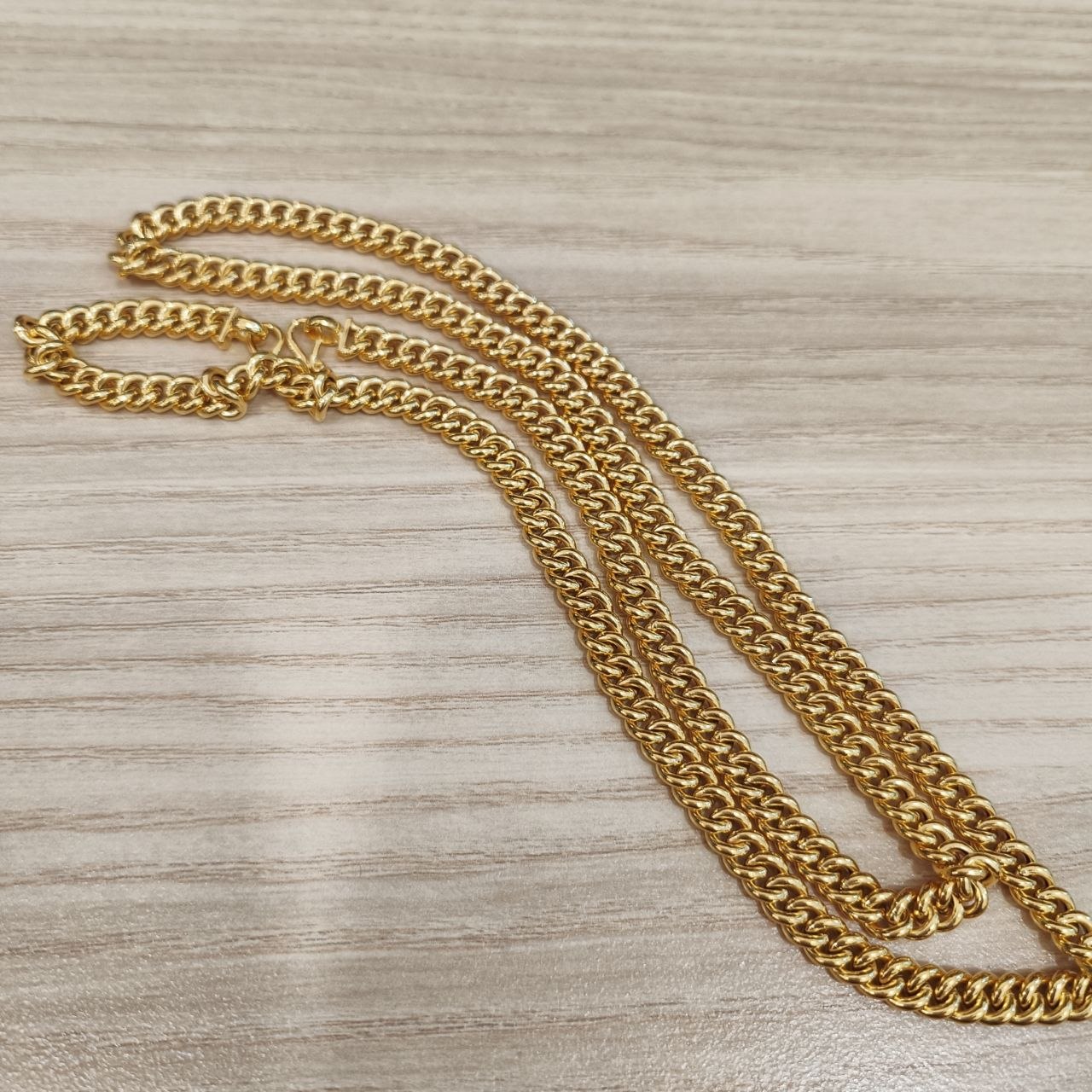 916 Gold Lightweight Hollow Fish bone Chain | 22K Gold