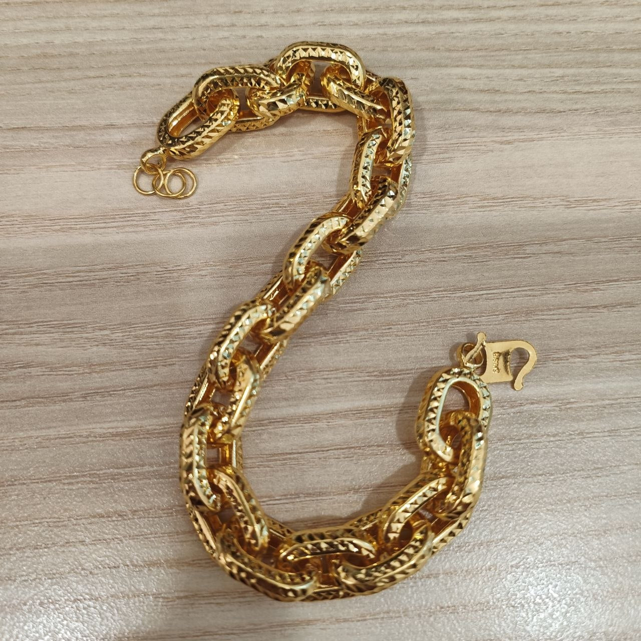 916 Gold Hollow Anchor Link Bracelet | Diamond-Cut 22K Gold