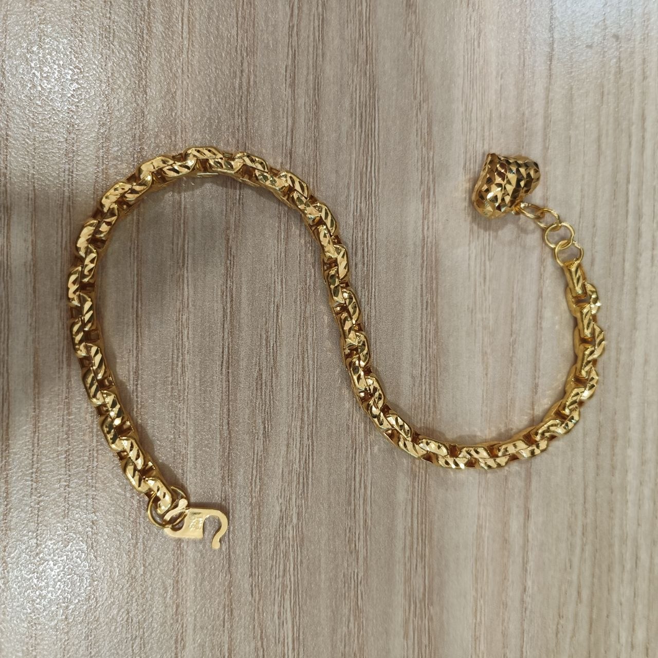 916 Gold Hollow Wanzi Heart Link Bracelet | 22K Gold Heart Design