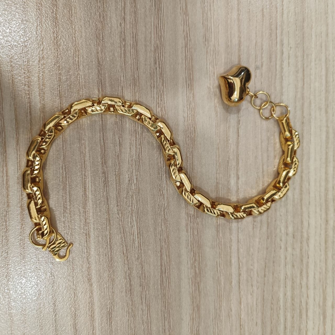 22K / 916 Gold Heavy Hollow Wanzi Heart Bracelet