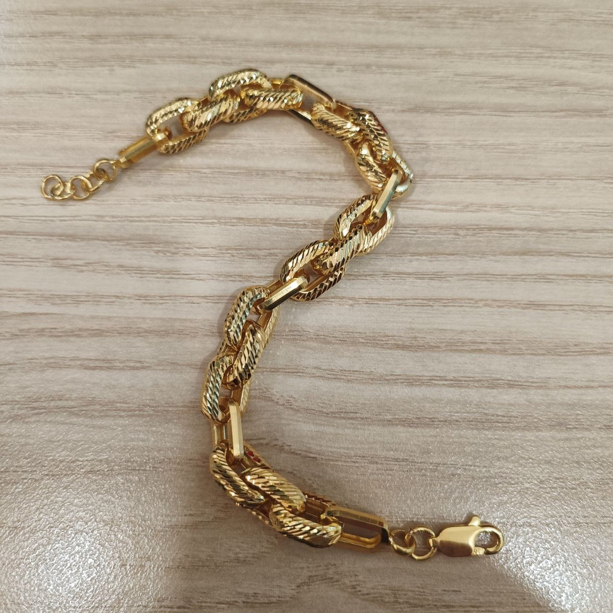916 Gold Hollow Wan Zi Bracelet | Elegant 22K Gold Design