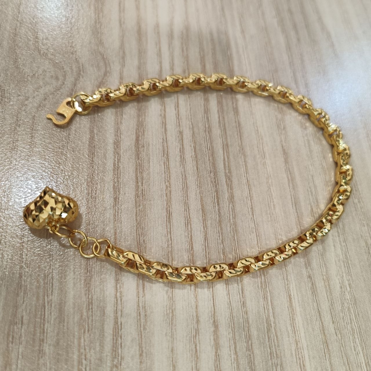 916 Gold Hollow Wanzi Heart Link Bracelet | 22K Gold Heart Design