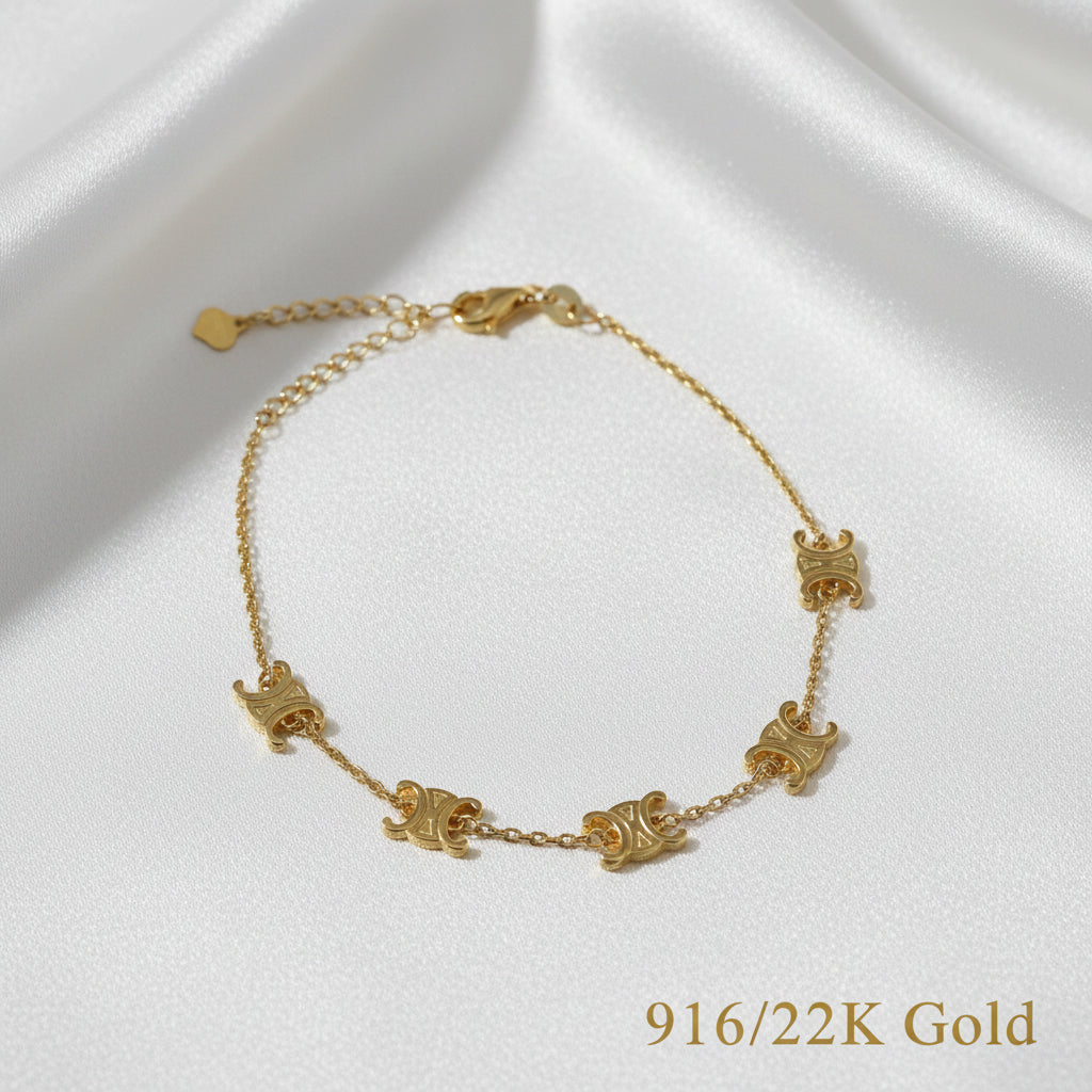 Adjustable 22K gold fancy motif bracelet clasp detail
