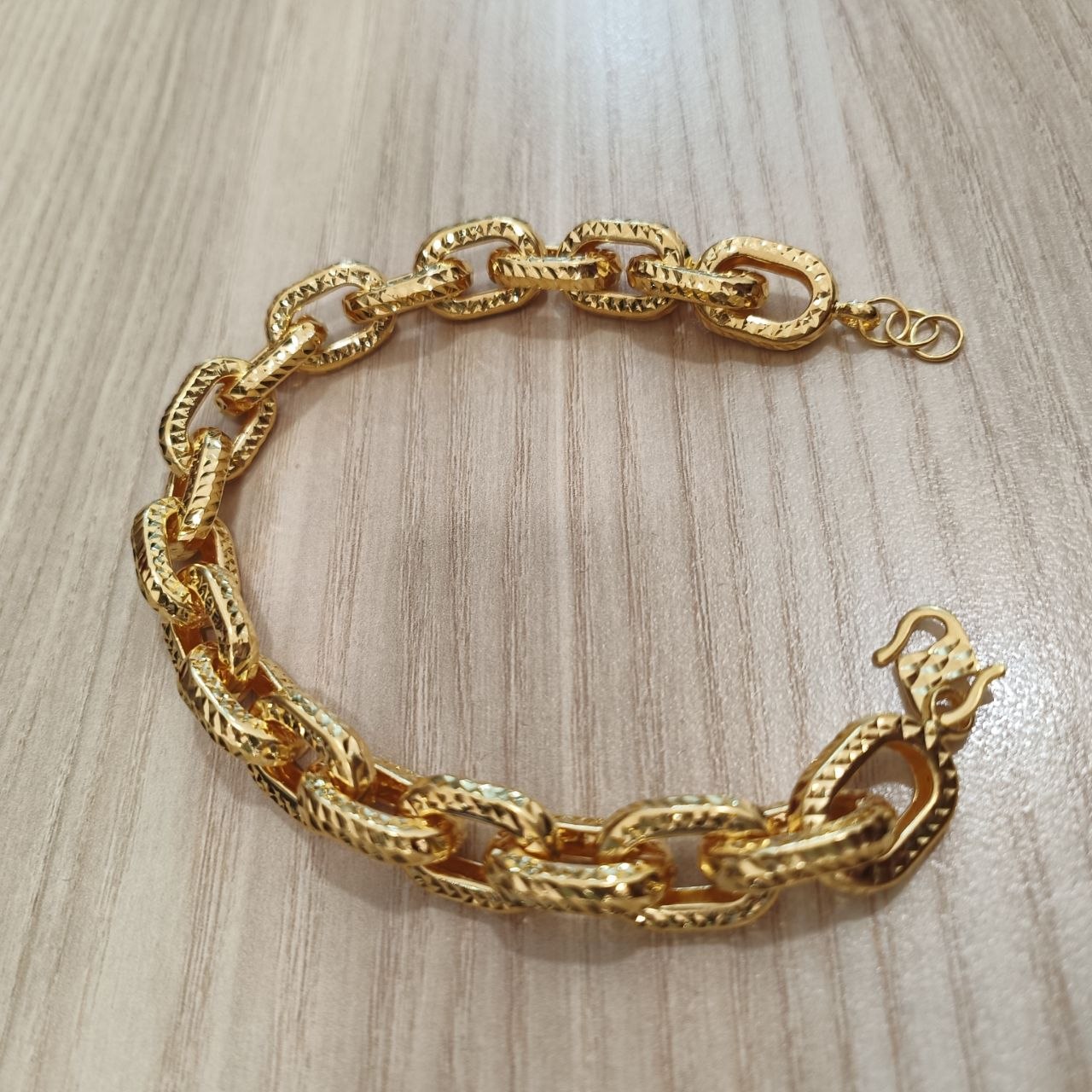 916 Gold Hollow Anchor Link Bracelet | Diamond-Cut 22K Gold