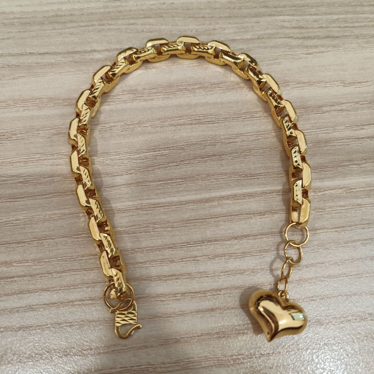 22K / 916 Gold Heavy Hollow Wanzi Heart Bracelet