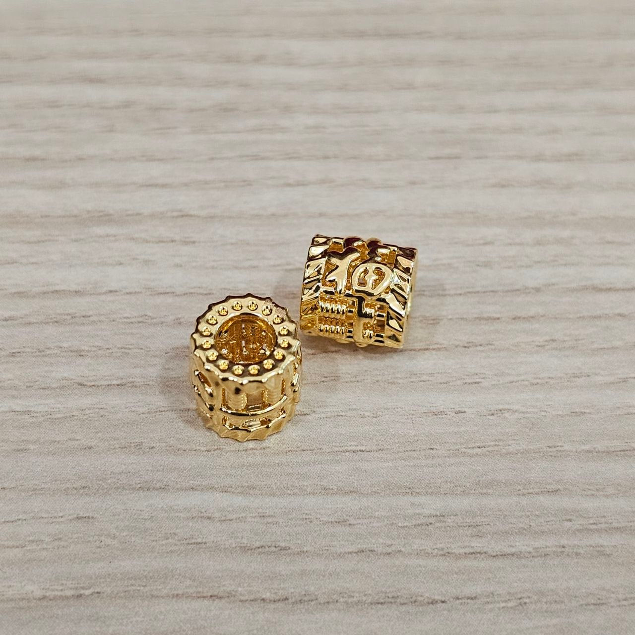 22k / Emas 916 0.26 hingga 0.45 gram Loket dan Azimat Grand