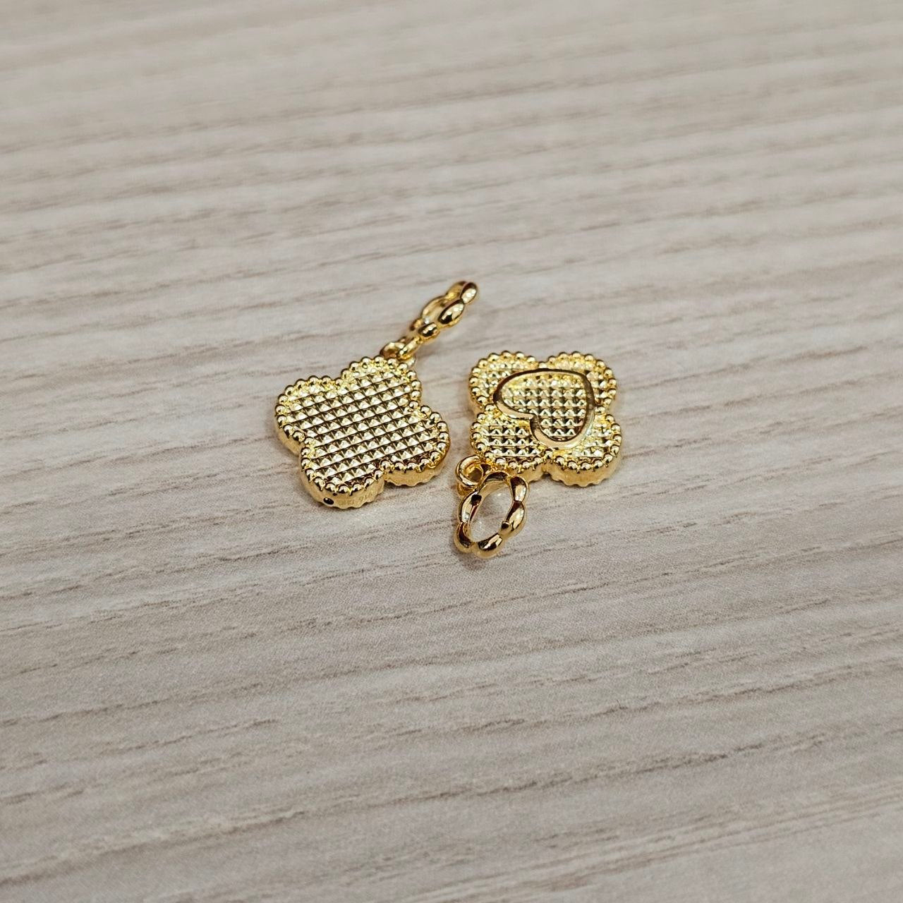 22k / Emas 916 0.26 hingga 0.45 gram Loket dan Azimat Grand